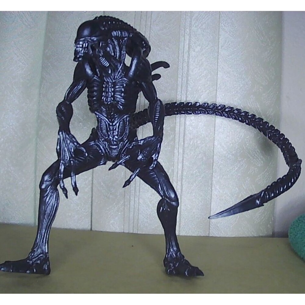 AVP2 Alien VS Predator : Alien Warrior Real Figure black coloring FuRyu 8" **